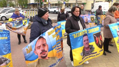 У Хмельницькому відбулася 195-та акція на підтримку полонених і зниклих безвісти військових У Хмельницькому відбулася 195-та акція на підтримку полонених і зниклих безвісти військових