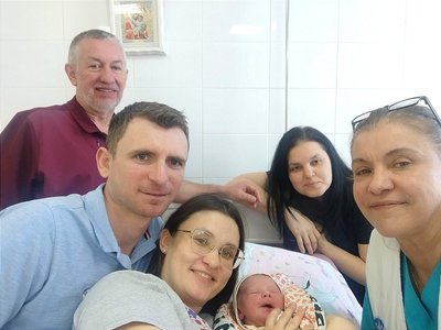 Допомагає народжуватися українцям та волонтерить для армії. Історія лікарки-акушерки Світлани Вінтонюк Допомагає народжуватися українцям та волонтерить для армії. Історія лікарки-акушерки Світлани Вінтонюк