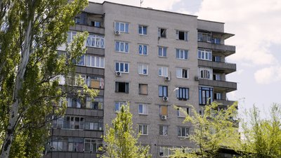 Пошкоджений обстрілами будинок Костянтинівка Донецька область квітень 2025 рік Пошкоджений обстрілами будинок Костянтинівка Донецька область квітень 2025 рік
