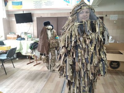 П’ять видів маскувальних костюмів розробили та виготовляють для ЗСУ волонтери з центру "Житомирські калинки"