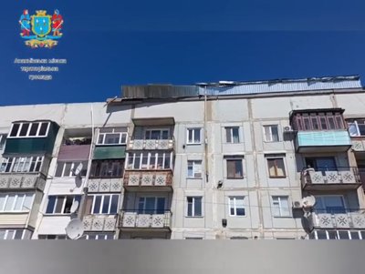Через негоду на Одещині пошкоджені будинки та знеструмлені тисячі осель Через негоду на Одещині пошкоджені будинки та знеструмлені тисячі осель