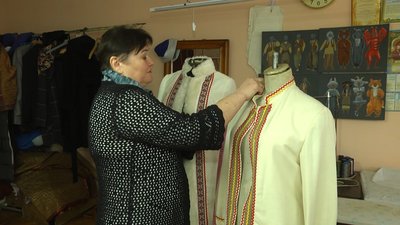 Майстриня продемонструвала одяг для вистави, 30 січня 2026 року, Хмельницький Майстриня продемонструвала одяг для вистави, 30 січня 2026 року, Хмельницький