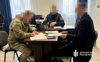 На Рівненщині військового посадовця підозрюють у безпідставному нарахуванні "бойових" На Рівненщині військового посадовця підозрюють у безпідставному нарахуванні "бойових"