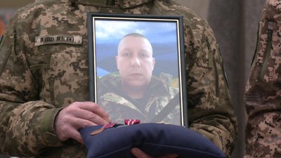 З військовими Олександром Мулявкою та Віктором Кравчуком попрощалися у Рівному З військовими Олександром Мулявкою та Віктором Кравчуком попрощалися у Рівному