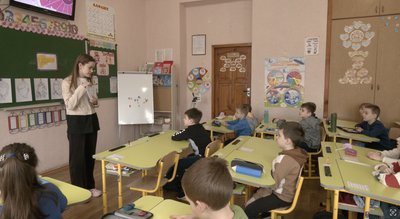 У Черкасах вчителька навчає дітей та веде ТікТок У Черкасах вчителька навчає дітей та веде ТікТок