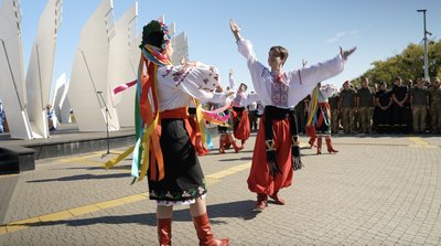 Під звуки серцебиття у "Серці України": на Черкащині підняли державний стяг