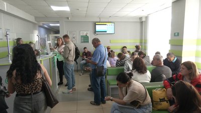 Ночував у машині, аби потрапити на іспит: про роботу сервісного центру МВС у Чернігові