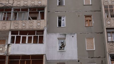 У Миколаєві понад три роки не можуть демонтувати зруйнований під’їзд після обстрілу: коли почнуть роботи У Миколаєві понад три роки не можуть демонтувати зруйнований під’їзд після обстрілу: коли почнуть роботи