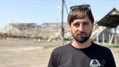 Директор сільгосптовариства Артем Пляшечник село Золоті Пруди Олександрівська громада Донецька область Директор сільгосптовариства Артем Пляшечник село Золоті Пруди Олександрівська громада Донецька область