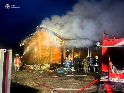 Пожежі і пошкоджені приватні будинки: наслідки атаки дронів РФ на Київщину Пожежі і пошкоджені приватні будинки: наслідки атаки дронів РФ на Київщину