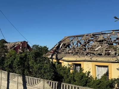 «Вони кричали, що живі». Як поранений дніпрянин рятував дружину й сина з-під завалів будинку після атаки дрона «Вони кричали, що живі». Як поранений дніпрянин рятував дружину й сина з-під завалів будинку після атаки дрона