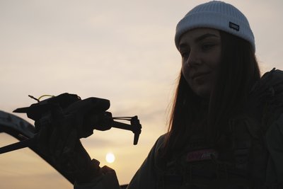 Галактика, Хартія, БпЛА, жінка-військова Галактика, Хартія, БпЛА, жінка-військова