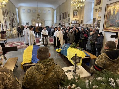 У Полтаві попрощалися із воїнами Дмитром Кушнаревичем та Олександром Дворяшиним У Полтаві попрощалися із воїнами Дмитром Кушнаревичем та Олександром Дворяшиним