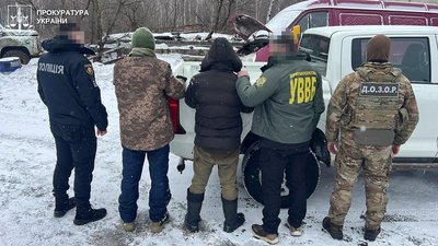 По вісім тисяч доларів США за виїзд до Білорусі: на Рівненщині судитимуть двох обвинувачених