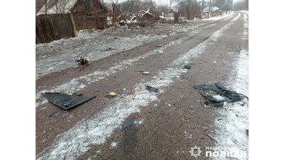 Обстріли Чернігівщини: пошкоджені будинок та сарай у прикордонній громаді Чернігівщини Обстріли Чернігівщини: пошкоджені будинок та сарай у прикордонній громаді Чернігівщини