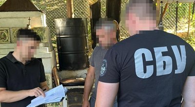 На Львівщині двох чоловіків підозрюють в організації схеми виїзду чоловіків за кордон На Львівщині двох чоловіків підозрюють в організації схеми виїзду чоловіків за кордон