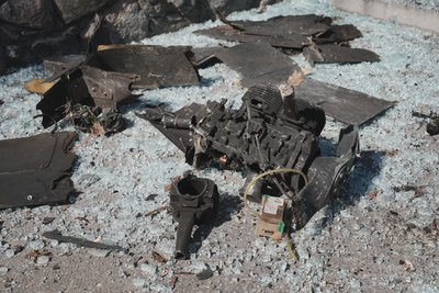 Уламки дрона "Герань-2" після атаки на Харків, 22 квітня 2025 року Уламки дрона "Герань-2" після атаки на Харків, 22 квітня 2025 року
