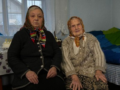 жінки, мати, донька, довгожителька жінки, мати, донька, довгожителька