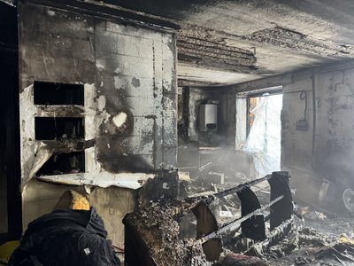У Сумах російські військові двічі поцілили у квартиру багатоповерхівки У Сумах російські військові двічі поцілили у квартиру багатоповерхівки