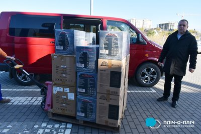 Зарядні станції та обігрівачі: гуманітарну допомогу прифронтовій громаді передали з Рівненщини Зарядні станції та обігрівачі: гуманітарну допомогу прифронтовій громаді передали з Рівненщини
