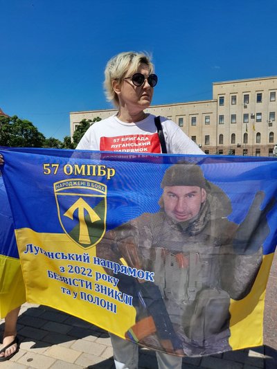 "Поверніть наших героїв додому": у Кропивницькому відбулась акція на підтримку полонених і зниклих безвісти "Поверніть наших героїв додому": у Кропивницькому відбулась акція на підтримку полонених і зниклих безвісти