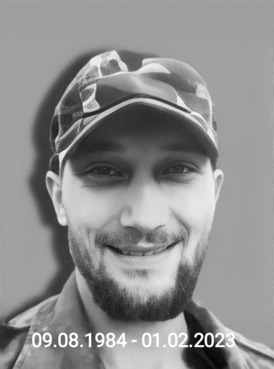"Я стояла коло труни сама". Історія жінки, яка втратила на війні коханого і вчиться допомагати іншим "Я стояла коло труни сама". Історія жінки, яка втратила на війні коханого і вчиться допомагати іншим
