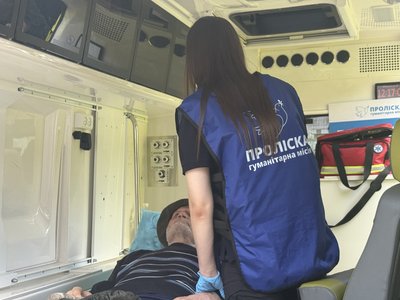 “Везуть до безпечних регіонів безкоштовно”. Як евакуюють маломобільних жителів Донеччини “Везуть до безпечних регіонів безкоштовно”. Як евакуюють маломобільних жителів Донеччини