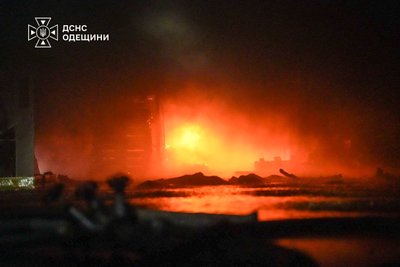Атака РФ по Одещині: троє людей поранені, пошкоджені складські приміщення Атака РФ по Одещині: троє людей поранені, пошкоджені складські приміщення