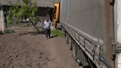 Врізався вантажівкою в будинок: що розповіли водій та власник оселі в селі на Рівненщині Врізався вантажівкою в будинок: що розповіли водій та власник оселі в селі на Рівненщині