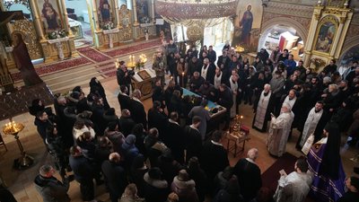 У Мукачеві попрощалися із полеглим на війні захисником Павлом Чорі У Мукачеві попрощалися із полеглим на війні захисником Павлом Чорі