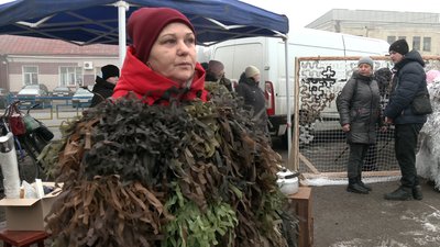 Волонтери з Чернігівщини зібрали 10 000 гривень на базарі для ЗСУ Волонтери з Чернігівщини зібрали 10 000 гривень на базарі для ЗСУ