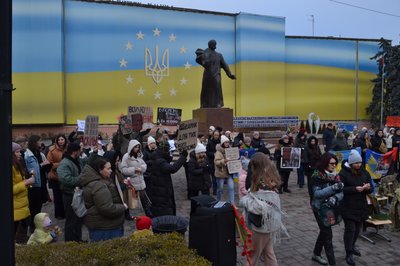 "Щедрик для тих, кого чекаємо". У Чернівцях провели акцію на підтримку військовополонених "Щедрик для тих, кого чекаємо". У Чернівцях провели акцію на підтримку військовополонених