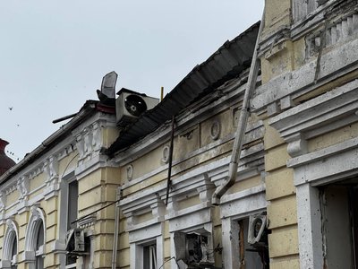 У П'ятихатках на Дніпропетровщині через удар РФ пошкоджено залізничну станцію У П'ятихатках на Дніпропетровщині через удар РФ пошкоджено залізничну станцію