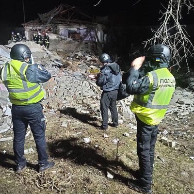 У Великому Бурлуці розбирають завали двоповерхівки У Великому Бурлуці розбирають завали двоповерхівки