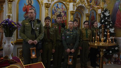 "Передаєш шматочок надії і тепла": в Сумах роздають Вифлеємський вогонь "Передаєш шматочок надії і тепла": в Сумах роздають Вифлеємський вогонь