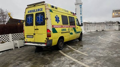 Водохреще у Дніпрі: чи занурюються містяни у воду цьогоріч та що про свято кажуть священник та лікар Водохреще у Дніпрі: чи занурюються містяни у воду цьогоріч та що про свято кажуть священник та лікар