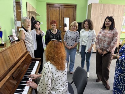 У Шептицькому на Львівщині організували гурт "Пан та панянки" У Шептицькому на Львівщині організували гурт "Пан та панянки"