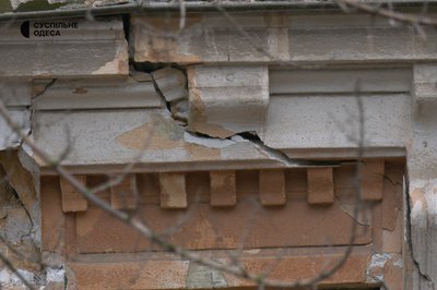 В Одесі обвалилася стіна колишнього пологового будинку, будівля якого пам'ятка архітектури В Одесі обвалилася стіна колишнього пологового будинку, будівля якого пам'ятка архітектури