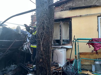 У Дніпрі на Ірпінській горів приватний будинок: поранено людину У Дніпрі на Ірпінській горів приватний будинок: поранено людину