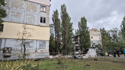 «Прилетів БпЛА по підвалу»: що кажуть мешканці багатоповерхівки у Дніпровському районі про пережиту ніч «Прилетів БпЛА по підвалу»: що кажуть мешканці багатоповерхівки у Дніпровському районі про пережиту ніч