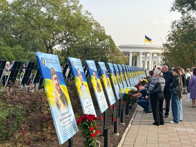 У Чорноморську Одеської області відкрили Алею Пам'яті на честь полеглих Героїв У Чорноморську Одеської області відкрили Алею Пам'яті на честь полеглих Героїв