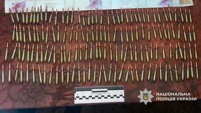 У жителя Ніжина на Чернігівщині виявили вибухівку та боєприпаси У жителя Ніжина на Чернігівщині виявили вибухівку та боєприпаси