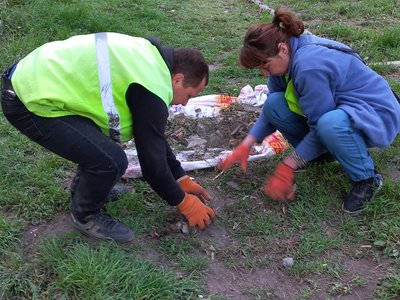 Ракетний удару по Дніпру: день потому. Що відбувається на місці — фоторепортаж Ракетний удару по Дніпру: день потому. Що відбувається на місці — фоторепортаж