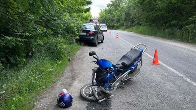 На Ізяславщині поліцейські встановлюють обставини ДТП, у якій травмувався 61-річний мотоцикліст, 15 червня 2026 року, Хмельниччина На Ізяславщині поліцейські встановлюють обставини ДТП, у якій травмувався 61-річний мотоцикліст, 15 червня 2026 року, Хмельниччина