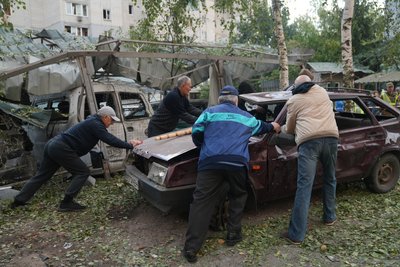 «Виймали мене з-під завалів»: що розповідають очевидці про наслідки російського обстрілу КАБами у Сумах «Виймали мене з-під завалів»: що розповідають очевидці про наслідки російського обстрілу КАБами у Сумах