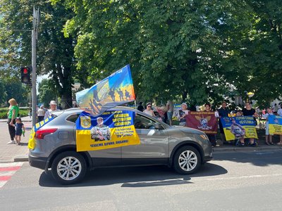 У Черкасах відбулася акція "Не мовчи — полон вбиває" У Черкасах відбулася акція "Не мовчи — полон вбиває"