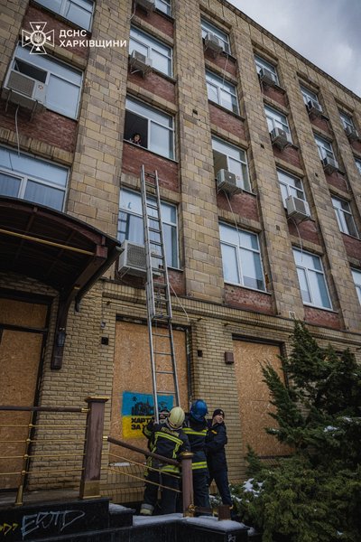 У Харкові під час пожежі в офісному центрі врятували людей У Харкові під час пожежі в офісному центрі врятували людей