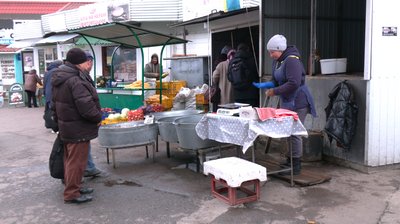 Жива риба на ринку Рівного: які ціни восени та що купують найчастіше Жива риба на ринку Рівного: які ціни восени та що купують найчастіше