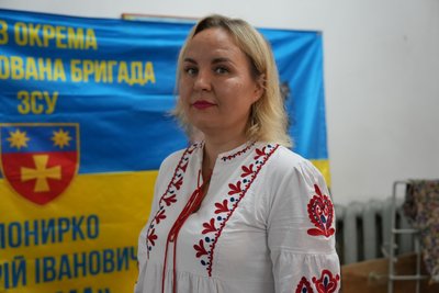 "Я не даю смерті забирати його": рідні зниклих безвісти та полонених вишивають "Рушник додому" "Я не даю смерті забирати його": рідні зниклих безвісти та полонених вишивають "Рушник додому"