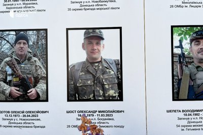 В Одесі дружини загиблих військових висадили лаванду біля "Стіни пам’яті"